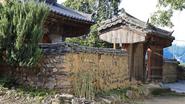 과거 마을 사람들이 글을 배우고 공부하던 곳으로 전해지는 옛 차산서원, 현재는 재실의 성격을 띤 공간으로 봄이면 이곳에서 춘제를 지낸다.