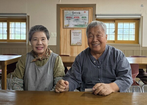 왼쪽부터 박정미 사무국장, 김치조 운영위원장.