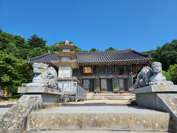 인현왕후길 끝자락에 자리한 수도암.
